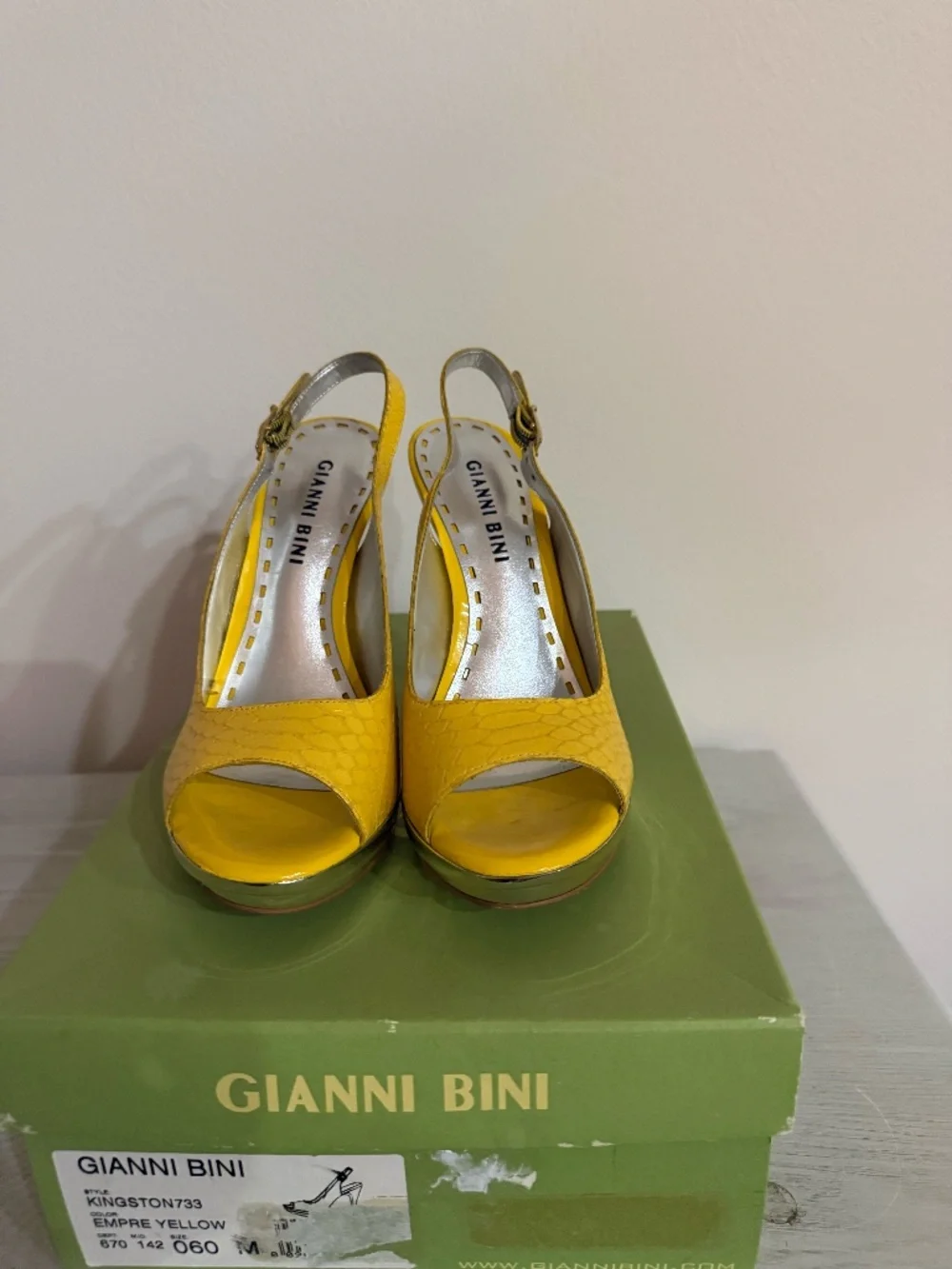 Gianni Bini Yellow Leather Stiletto Platform Heels Size 6.0